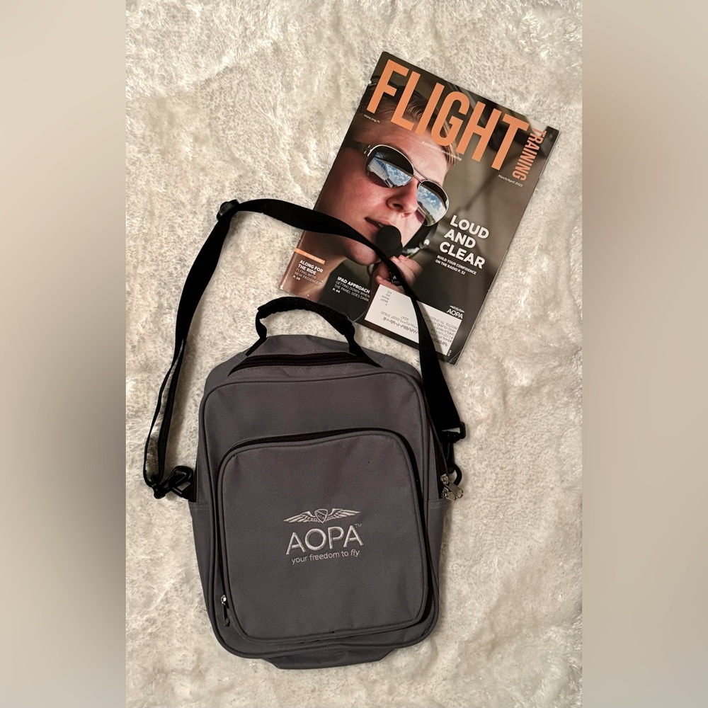 AOPA Small Flight Pilots Bag for Headgear, etc…